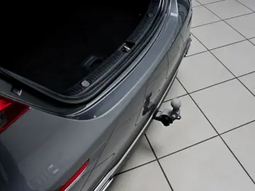 MERCEDES-BENZ E 300 d 4M