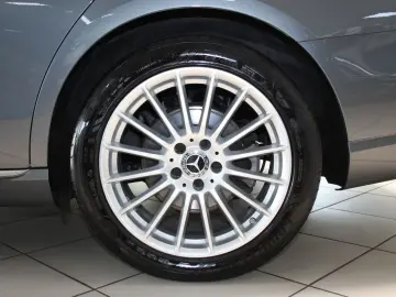 MERCEDES-BENZ E 300 d 4M