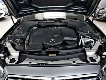 MERCEDES-BENZ E 300 d 4M