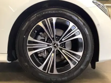 MERCEDES-BENZ E 200 4M Avantgarde