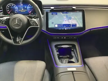 MERCEDES-BENZ E 200 4M Avantgarde