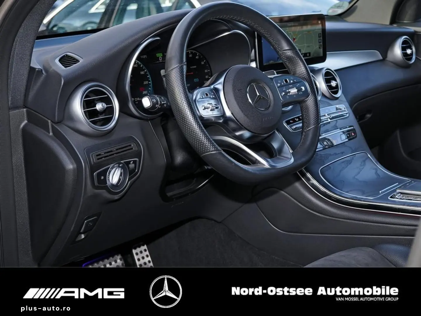 MERCEDES-BENZ GLC 300 de 4M AMG PANORAMA AHK DISTRONIC