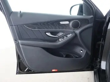 MERCEDES-BENZ GLC 300 de 4M AMG Pano LED Kamera CarPlay