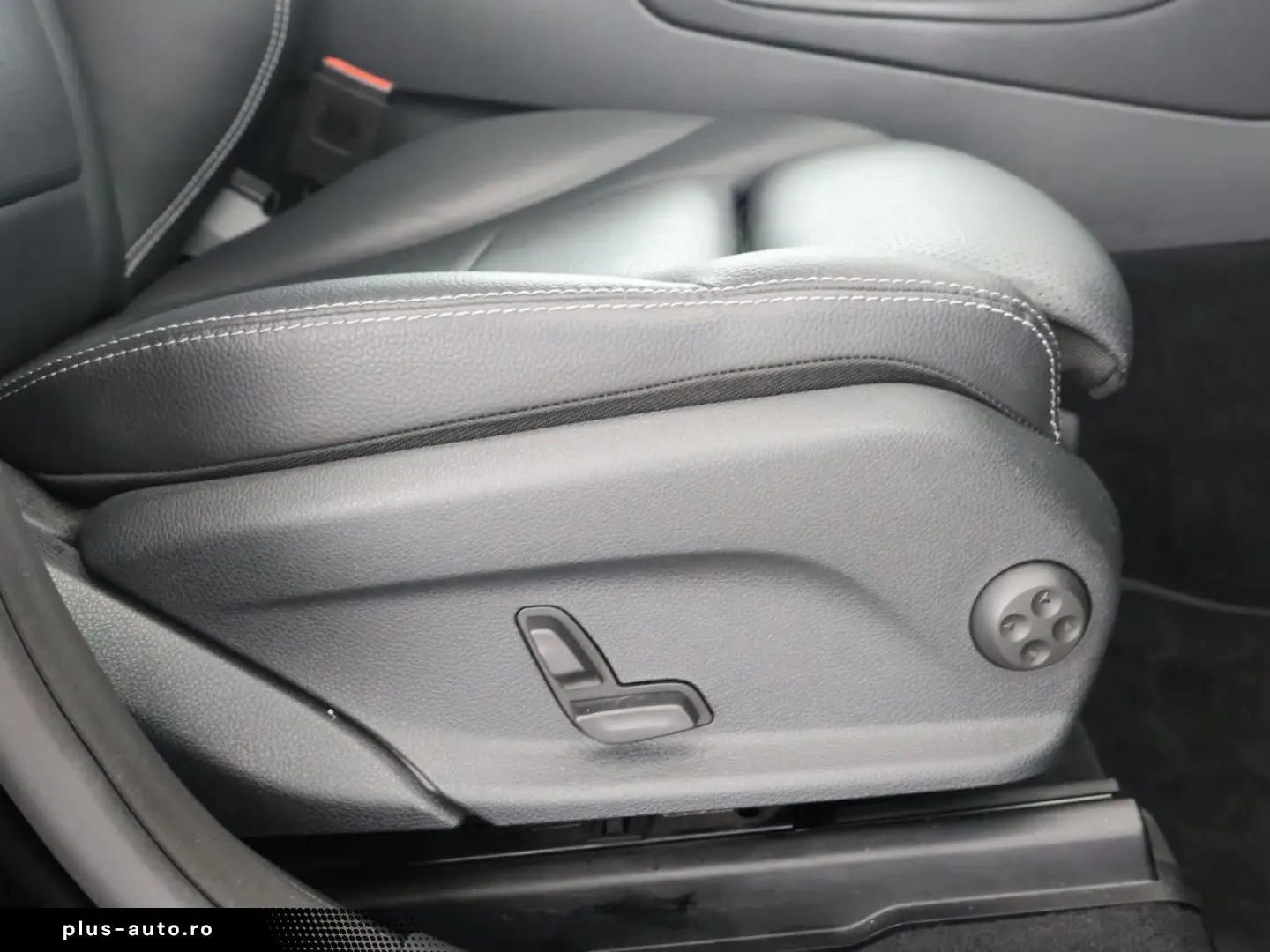 MERCEDES-BENZ GLC 300 de 4M AMG Pano LED Kamera CarPlay