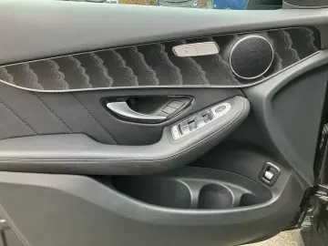 MERCEDES-BENZ GLC 300 de 4M AMG AHK Pano Night AdvSound LED