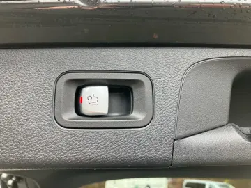 MERCEDES-BENZ GLC 300 de 4M AMG AHK Pano Night AdvSound LED