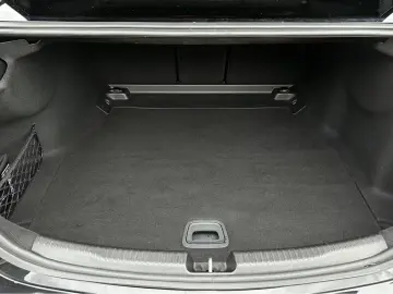 Mercedes-Benz C 180 AMG-Adv. Night SHD Kamera Spur