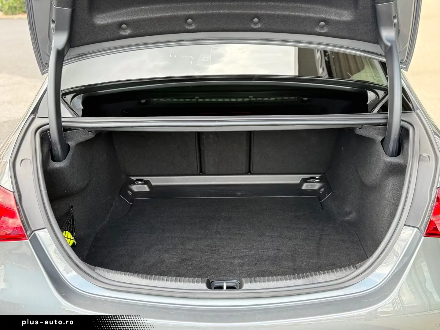 Mercedes-Benz C 180 AMG NIGHT LED NAVI KAMERA