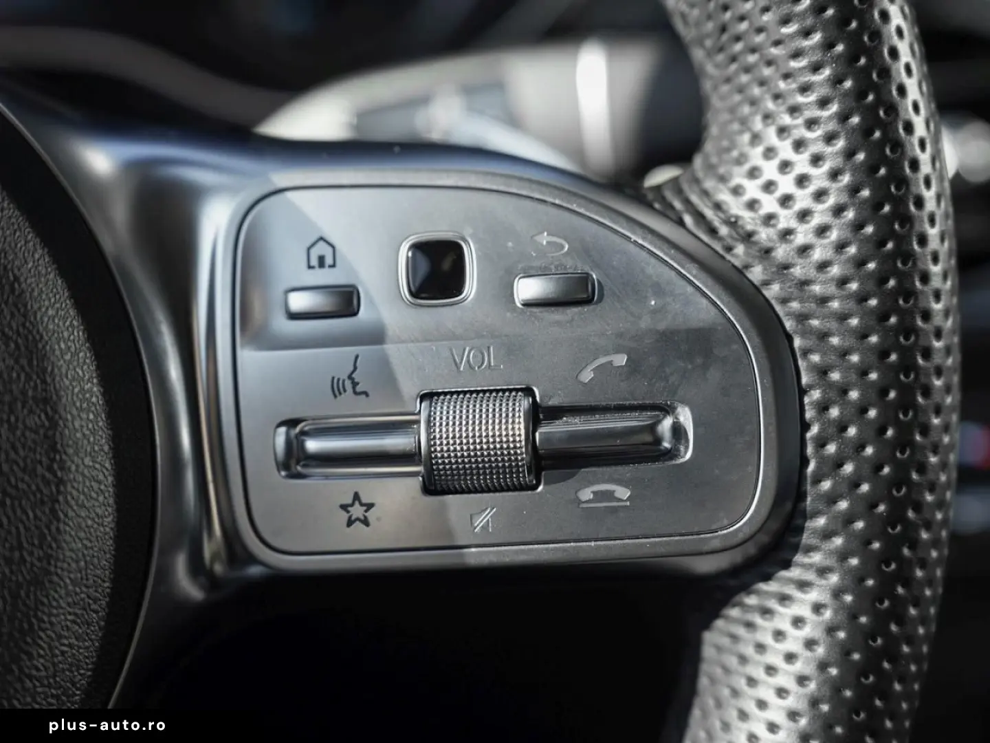 MERCEDES-BENZ GLC 300 e 4M AMG MBUX Navi EasyPack Ka&hellip;