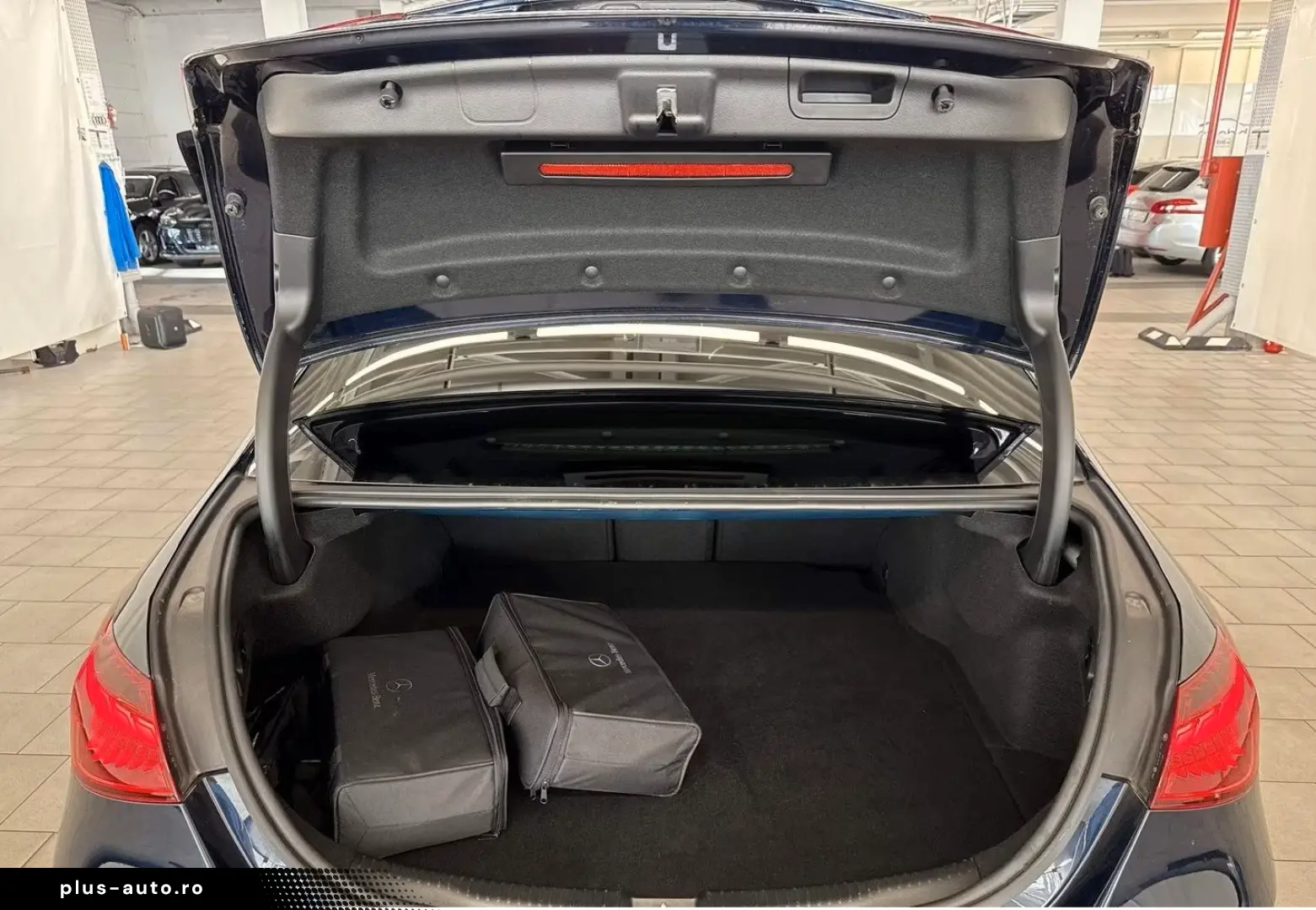 Mercedes-Benz C 300 e Lim. AMGLine Night Distr.  Digi