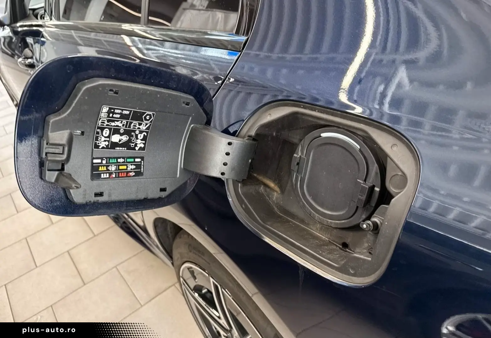 Mercedes-Benz C 300 e Lim. AMGLine Night Distr.  Digi