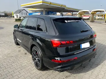 AUDI Audi Q7 SUV Sline 50TDI 286PS 7 Sitzer PANO AHK