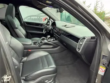 Porsche Cayenne Hybrid benzina