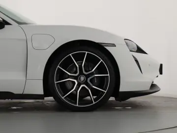 PORSCHE TAYCAN MATRIX-LED LUFTFEDERUNG RÜCKFAHRKAMERAuvm