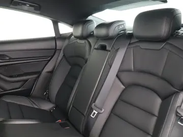 PORSCHE TAYCAN MATRIX-LED LUFTFEDERUNG RÜCKFAHRKAMERAuvm