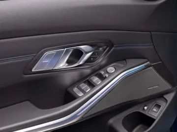 BMW 330 e xDr M SPORT