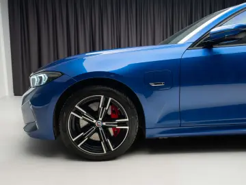 BMW 330 e xDr M SPORT