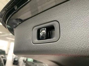 MERCEDES-BENZ GLC 200 4M  AMG NIGHT AHK MEMO 360 KAM SHZ LED