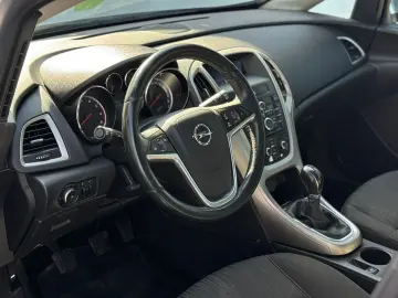Opel Astra J