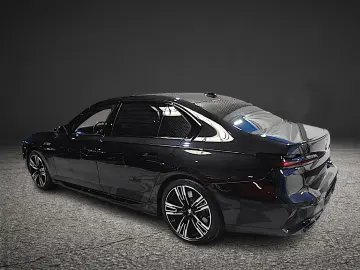 BMW 760 M760e xDrive B&W SKY LOUNGE