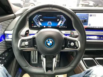 BMW 760 M760e xDrive B&W SKY LOUNGE