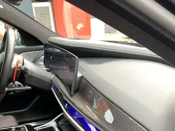 BMW 760 M760e xDrive B&W SKY LOUNGE