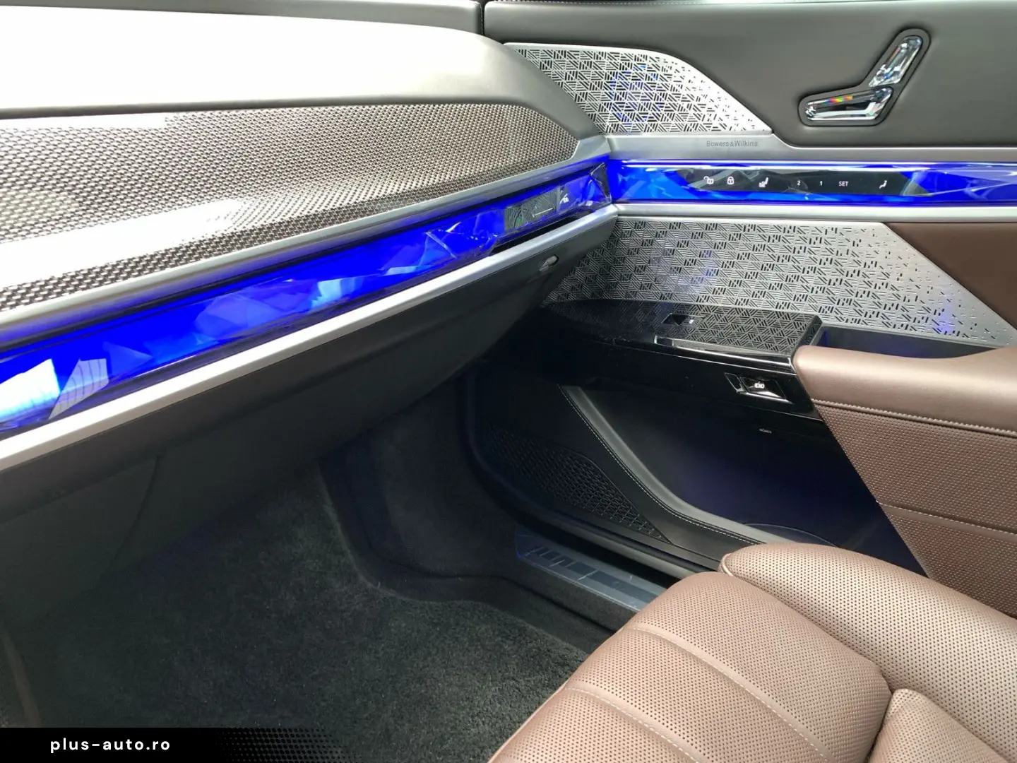 BMW 760 M760e xDrive B&W SKY LOUNGE