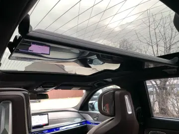 BMW 760 M760e xDrive B&W SKY LOUNGE