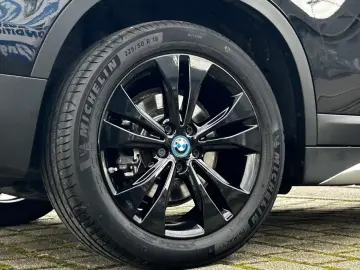 BMW X1 x25e Sports.HUD ACC PanoD.KomfZ.LED Navi  18