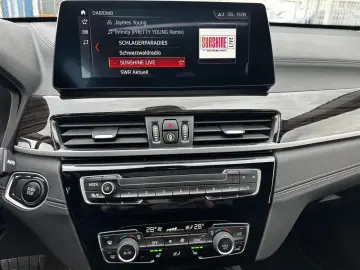 BMW X1 x25e Sports.HUD ACC PanoD.KomfZ.LED Navi  18