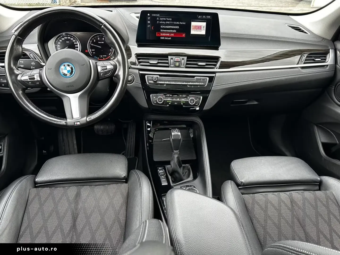 BMW X1 x25e Sports.HUD ACC PanoD.KomfZ.LED Navi  18