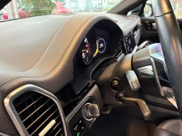 PORSCHE Cayenne Coupe E-Hybrid