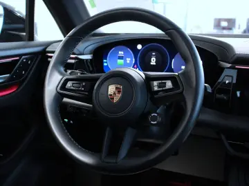 PORSCHE Macan 4  LED ACC BOSE KAM Ambiente DAB AppleCP