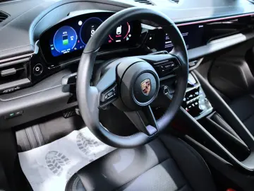 PORSCHE Macan 4  LED ACC BOSE KAM Ambiente DAB AppleCP