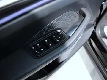 PORSCHE Macan 4  LED ACC BOSE KAM Ambiente DAB AppleCP