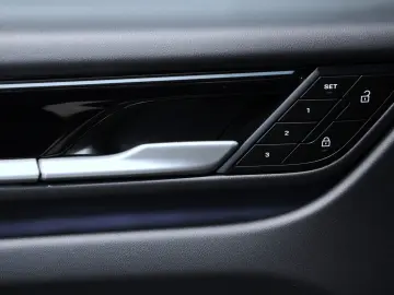 PORSCHE Macan 4  LED ACC BOSE KAM Ambiente DAB AppleCP