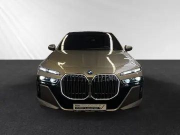BMW 750e xDrive M Sport TV-Fond-Entertainment