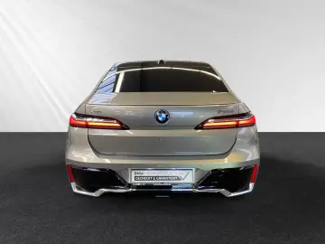 BMW 750e xDrive M Sport TV-Fond-Entertainment