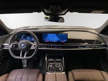 BMW 750e xDrive M Sport TV-Fond-Entertainment