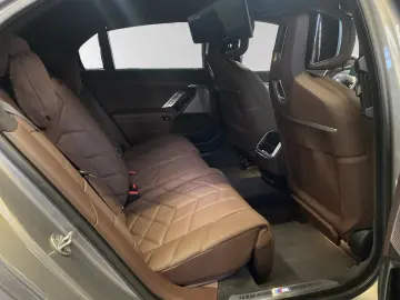 BMW 750e xDrive M Sport TV-Fond-Entertainment