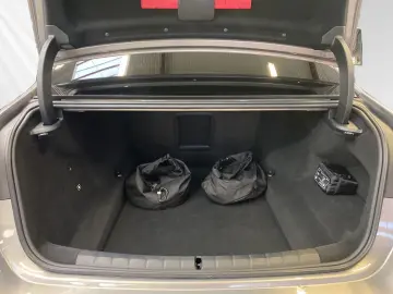 BMW 750e xDrive M Sport TV-Fond-Entertainment