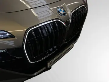 BMW 750e xDrive M Sport TV-Fond-Entertainment