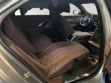 BMW 750e xDrive M Sport TV-Fond-Entertainment