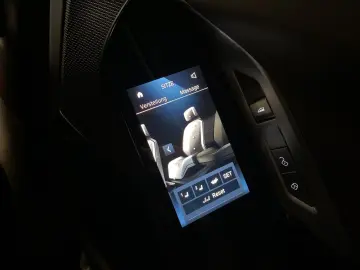 BMW 750e xDrive M Sport TV-Fond-Entertainment