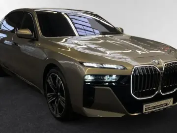 BMW 750e xDrive M Sport TV-Fond-Entertainment