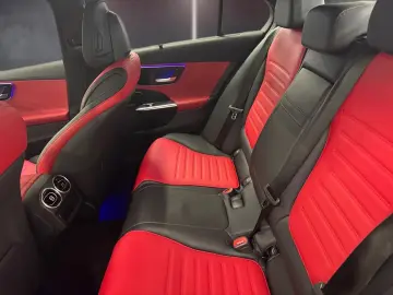 Mercedes-Benz C 300 e AMG Digital Light Distronic