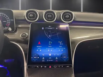 Mercedes-Benz C 300 e AMG Digital Light Distronic