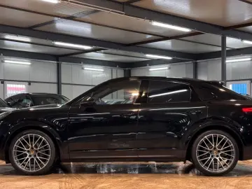 PORSCHE Cayenne Coupe Platinum DIST AIR PANO CHRONO 360