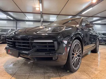 PORSCHE Cayenne Coupe Platinum DIST AIR PANO CHRONO 360