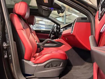 PORSCHE Cayenne Coupe Platinum DIST AIR PANO CHRONO 360